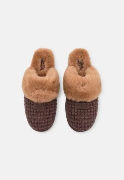 Ugg Cozy - Pantoffels - Burnt Cedar 13 Ugg Cozy - Pantoffels - Burnt Cedar -Ugg 04acdc4656db4a4fb950a2df8044e71f