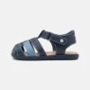 Ugg Kolding Unisex - Sandalen - Navy 2 Ugg Kolding Unisex - Sandalen - Navy -Ugg 07b84847b5274ffd90170ac229ce9dc5