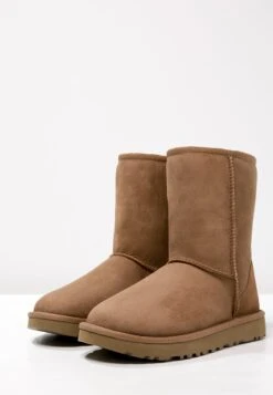 Ugg Classic Short - Korte Laarzen - Chestnut 16 Ugg Classic Short - Korte Laarzen - Chestnut -Ugg 081d6300443a4191802a7b1d82147727