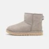 Ugg Classic Mini - Korte Laarzen - Light Grey -Ugg 09b4776aa9e24aa48b55aef3575aa259