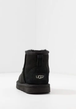 Ugg Classic Mini Ii - Korte Laarzen - Black -Ugg 0fb9c4f9229e4cabbcce61991db9ba33
