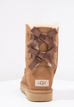 Ugg Bailey Bow - Korte Laarzen - Chestnut -Ugg 19a0c9e91a1745dcaf8ab0c721bf5cd0