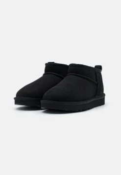 Ugg Classic Ultra - Korte Laarzen - Black -Ugg 1df0a5a8d3fa4179a46d4fd24d457e1d