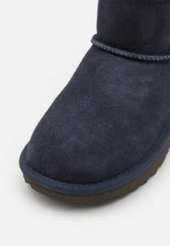 Ugg Classic Mini Ii Unisex - Korte Laarzen - Eve Blue -Ugg 2946b90bd97b4a0aa9748779c27617fe