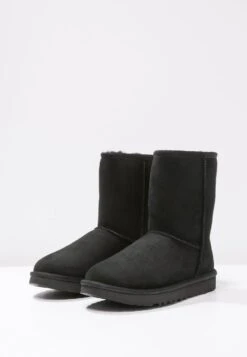 Ugg Classic Short - Korte Laarzen - Black -Ugg 2e5abba17bb24af5b47280d083d48070