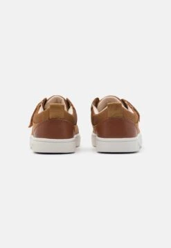 Ugg Rennon Unisex - Sneakers Laag - Chestnut -Ugg 357cc2fd6edf4497b587667710b39fd8
