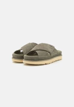 Ugg GoldenstarCross Slide - Muiltjes - Moss Green -Ugg 3a6ebc5f3c6b4efdb12138daafd1a33b