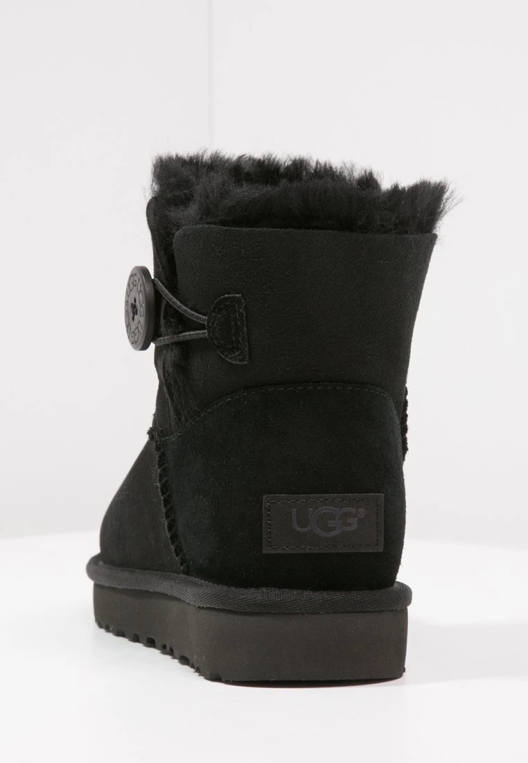 Ugg Mini Bailey Button - Korte Laarzen - Black 9 Ugg Mini Bailey Button - Korte Laarzen - Black - Afbeelding 7