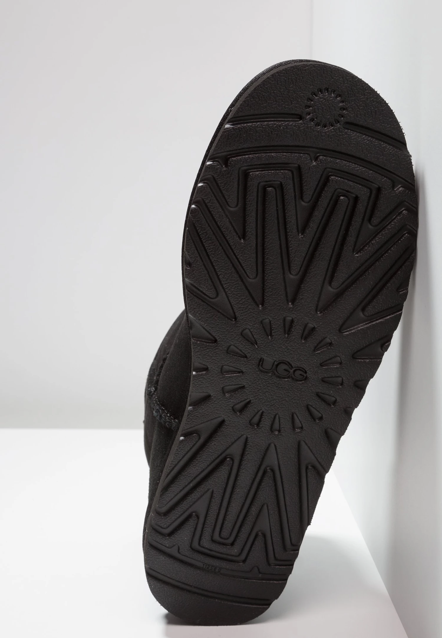 Ugg Classic Mini - Korte Laarzen - Black 7 Ugg Classic Mini - Korte Laarzen - Black - Afbeelding 5