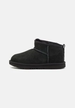 Ugg Classic Ultra Mini Unisex - Korte Laarzen - Black -Ugg 51519f19cbec47f9a140ef30f9123f58