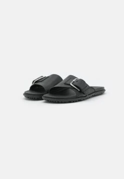 Ugg Solivan Buckle Slide - Muiltjes - Black -Ugg 5153019481d449fcbbd357af512384a0