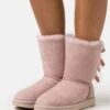 Ugg Bailey Bow - Korte Laarzen - Rose Grey 2 Ugg Bailey Bow - Korte Laarzen - Rose Grey -Ugg 5ac465c36bad4c8cb70000f7b0bb3e20