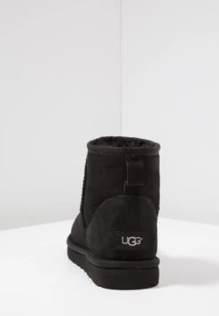 Ugg Classic Mini - Korte Laarzen - Black 11 Ugg Classic Mini - Korte Laarzen - Black -Ugg 5c3df8a71311408f815b3420df1f277d