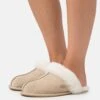 Ugg Scuffette - Pantoffels - Mustard Seed/Natural -Ugg 71744e0028554ac09bd5778e810b9ca8
