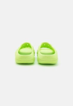 Ugg Foamo Slide - Muiltjes - Pale Chartreuse -Ugg 7dea2fb7924e48328656aa935fade38c
