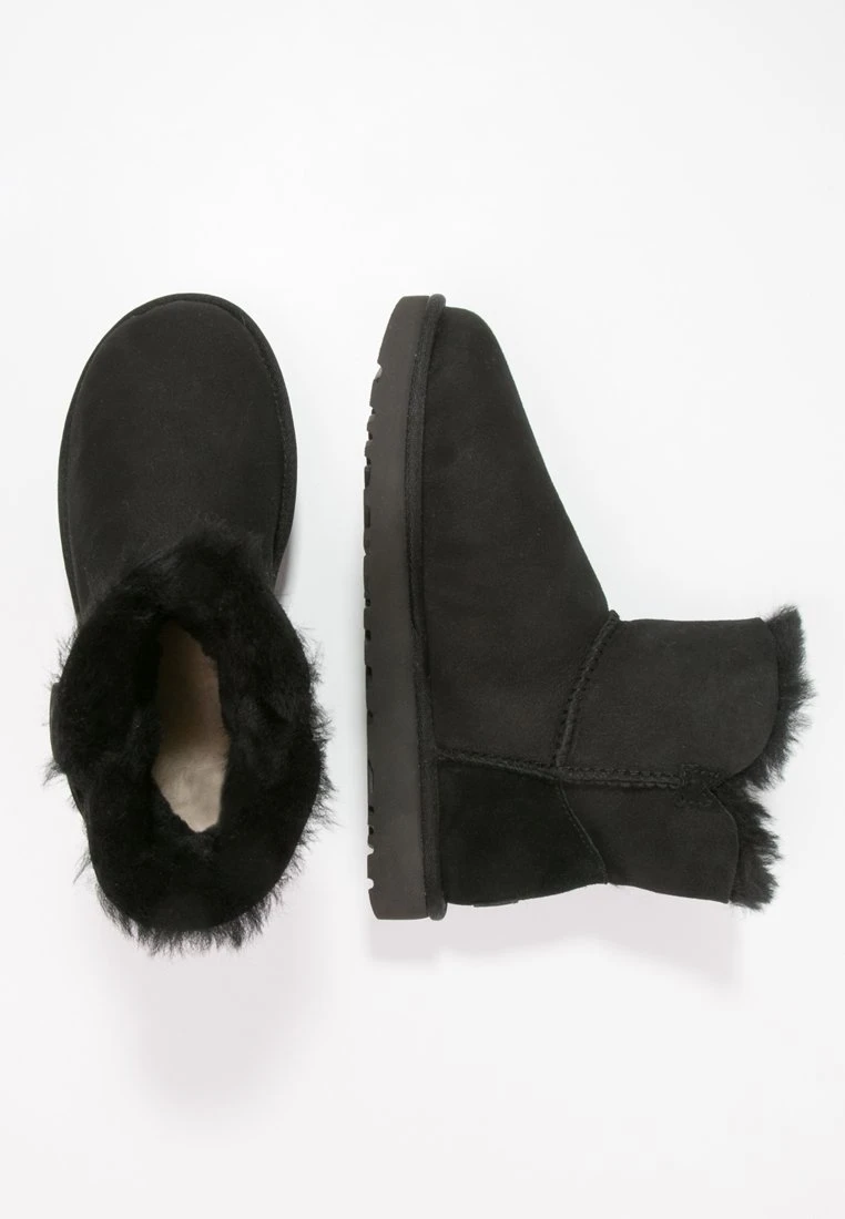 Ugg Mini Bailey Button - Korte Laarzen - Black 7 Ugg Mini Bailey Button - Korte Laarzen - Black - Afbeelding 5