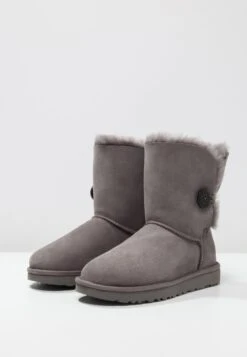 Ugg Bailey Button Ii - Korte Laarzen - Grey 13 Ugg Bailey Button Ii - Korte Laarzen - Grey -Ugg 83adb0153a4244f797125b7309356c1e