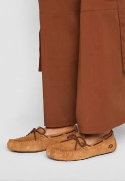 Ugg Dakota - Pantoffels - Chestnut 13 Ugg Dakota - Pantoffels - Chestnut -Ugg 89e94429d3ae4609be92b6187fcdbfce