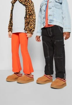 Ugg Tazz Unisex - Pantoffels - Chestnut -Ugg 8af0f851fdb44e7bb877a6dc783d71c0