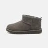 Ugg Classic Ultra Mini Unisex - Korte Laarzen - Grey -Ugg 8bfbce063b22424fbf96e00042364cac