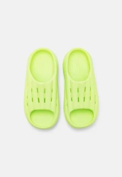 Ugg Foamo Slide - Muiltjes - Pale Chartreuse -Ugg 93d63c2bc8dc4d1c8ff56025f707cbad