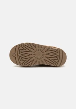 Ugg Neumel Platform Unisex - Korte Laarzen - Chestnut -Ugg 956d4023e11f47b7bb88e49d6198cbe3