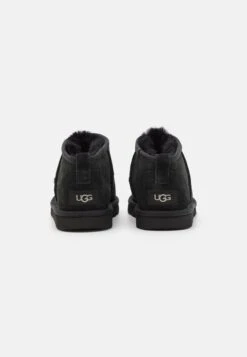 Ugg Classic Ultra Mini Unisex - Korte Laarzen - Black -Ugg 99d98b223f20467b946ceb8e42cb6d12