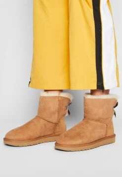 Ugg Mini Bailey Bow - Korte Laarzen - Chestnut