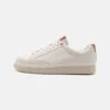 Ugg South Bay- Sneakers Laag - White/Sienna 2 Ugg South Bay- Sneakers Laag - White/Sienna -Ugg a5b9974cd7064f1bbdaa02775b5e693b