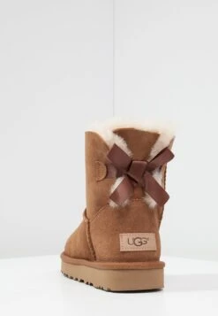 Ugg Mini Bailey Bow - Korte Laarzen - Chestnut 17 Ugg Mini Bailey Bow - Korte Laarzen - Chestnut -Ugg ac1ca5c76083436e861a78351c7517f6