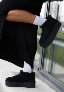 Ugg Classic Ultra Mini Platform - Enkellaarsjes Met Plateauzool - Black -Ugg b04688b77c9c4edc9b544c50eb44b0ac