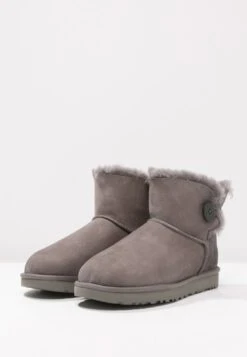 Ugg Mini Bailey Button - Korte Laarzen - Grey -Ugg c0aea58a644b4c089a6207432b4be7d3