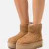 Ugg Classic Mini Platform - Enkellaarsjes Met Plateauzool - Chestnut -Ugg cd62bd9f6b0049209da6e22ebf84a899