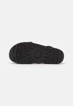 Ugg Goldenstar - Sandalen Met Plateauzool - Black 16 Ugg Goldenstar - Sandalen Met Plateauzool - Black -Ugg d1c6d45804eb4c61a6f4f535a4f605fc