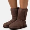 Ugg Classic Short - Korte Laarzen - Burnt Cedar 1 Ugg Classic Short - Korte Laarzen - Burnt Cedar -Ugg da85ebbef5b94194891c07c9082eddb9