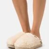 Ugg Fuzz Sugar - Pantoffels - Natural -Ugg dacbaa059d464c96a98aeb961e3b81d7