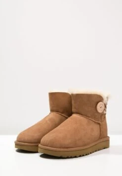 Ugg Mini Bailey Button - Korte Laarzen - Chestnut -Ugg e3db5957c8e64651b8270eff54d14b0a