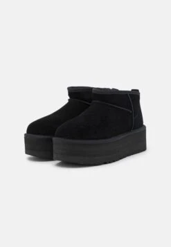 Ugg Classic Ultra Mini Platform - Enkellaarsjes Met Plateauzool - Black -Ugg f000fcd5cb4f40e09efbf782c0d4dfce