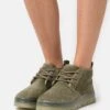 Ugg Neumel Clear - Korte Laarzen - Burnt Olive 2 Ugg Neumel Clear - Korte Laarzen - Burnt Olive -Ugg f4975390266546e48f9740b8cad85675