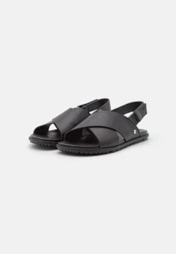 Ugg Solivan Slingback - Sandalen - Black 10 Ugg Solivan Slingback - Sandalen - Black -Ugg f7f7967f44ae4e89b6642a22afe35c2d