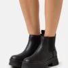 Ugg Ashton Chelsea - Enkellaarsjes Met Plateauzool - Black