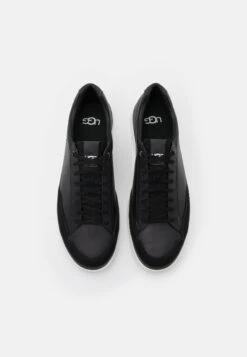 Ugg South Bay- Sneakers Laag - Black 11 Ugg South Bay- Sneakers Laag - Black -Ugg fc342b98f6354e5fb65ac856233099a2